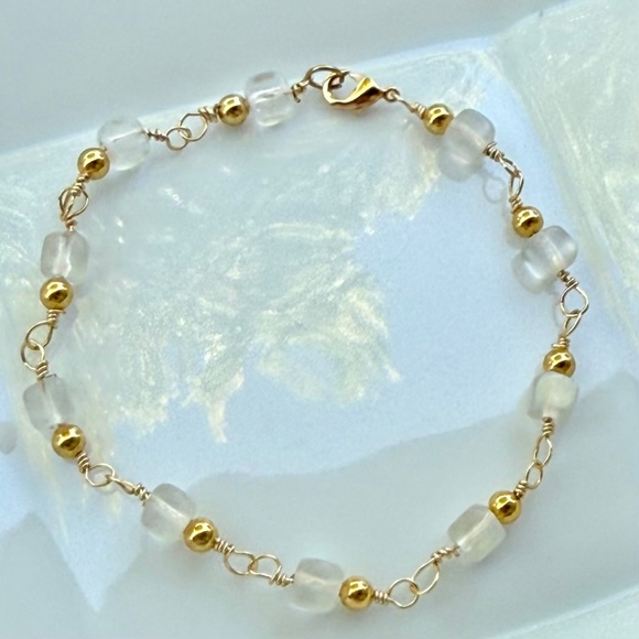 Hand Crafted Matte Clear Glass Cubes Gold Toned Wire Wrapped Chain Bracelet - Picture 1 of 5